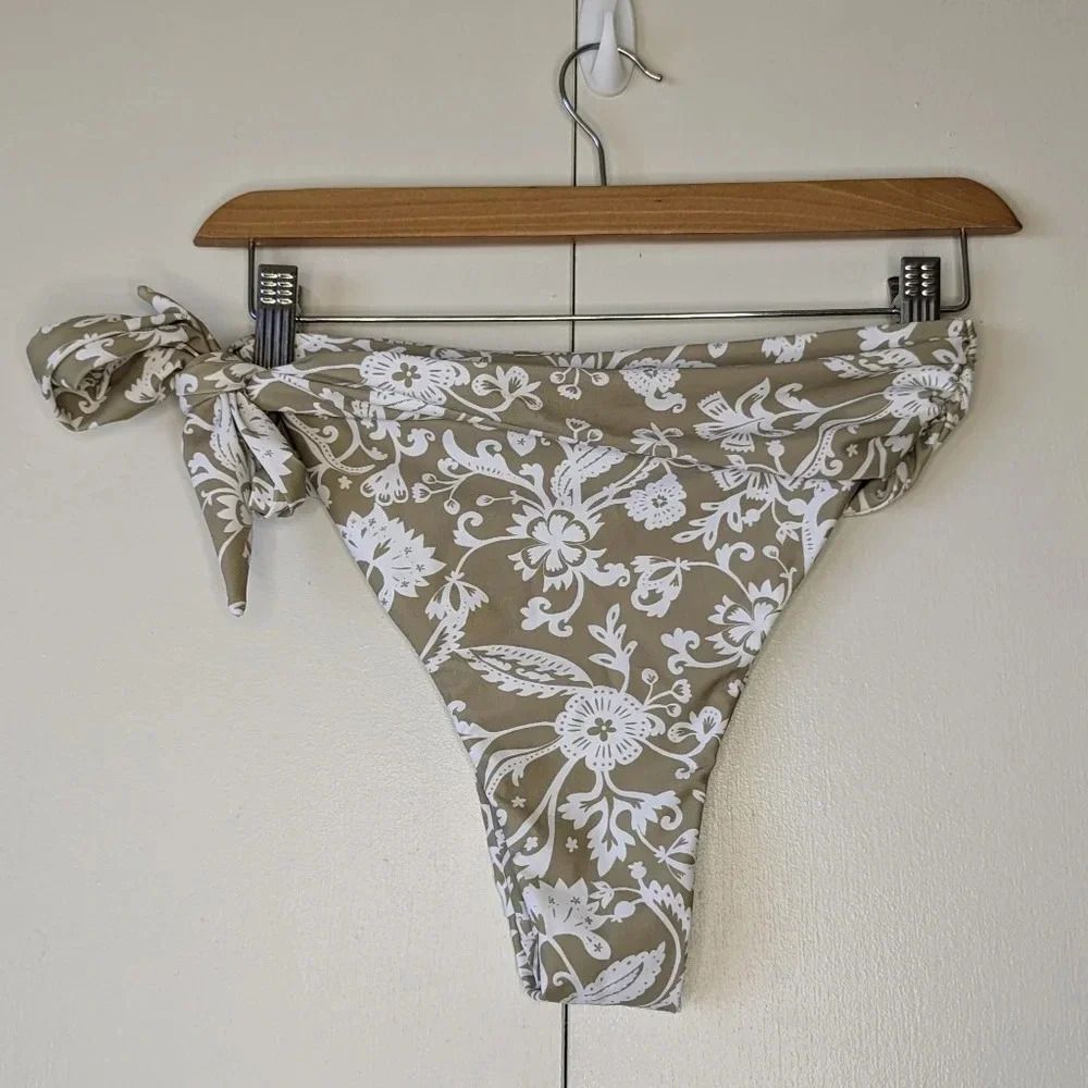 AILA BLUE Vivien Bikini Swimsuit Bottoms‎ Botanica Medium Z535-29